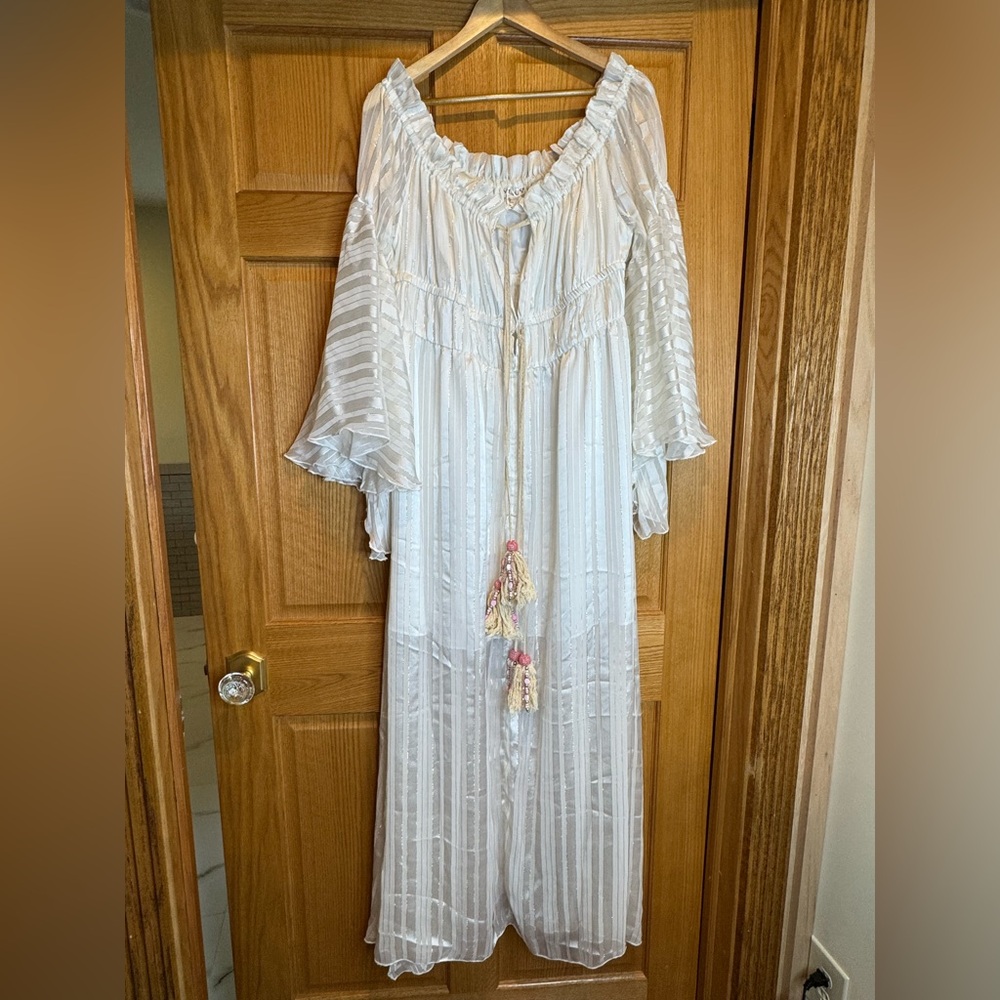 VENUS Elegant Off-Shoulder White Maxi Dress - Picture 3 of 16